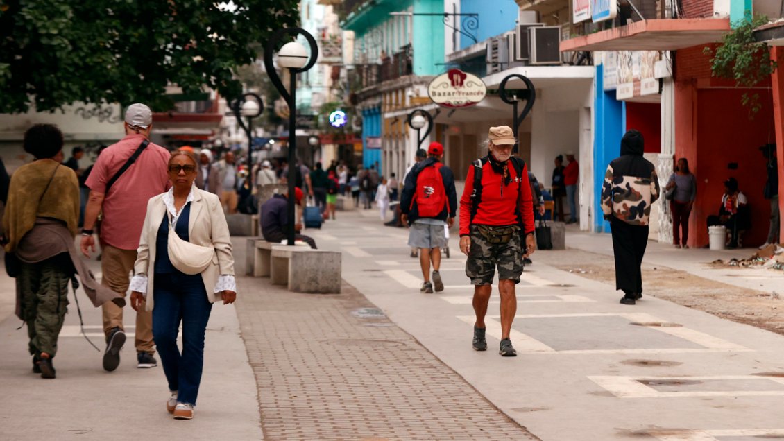 Cuba pierde el turismo canadiense por el asedio de EE.UU., que deja en coma un sector clave