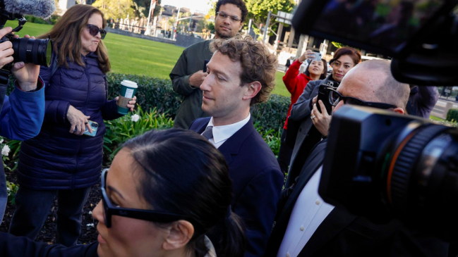Mark Zuckerberg testifica en histórico juicio por eventual adicción que causan las redes
