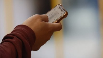   Modo Aula: Mineduc lanzó campaña sobre fin de uso de celulares en colegios 