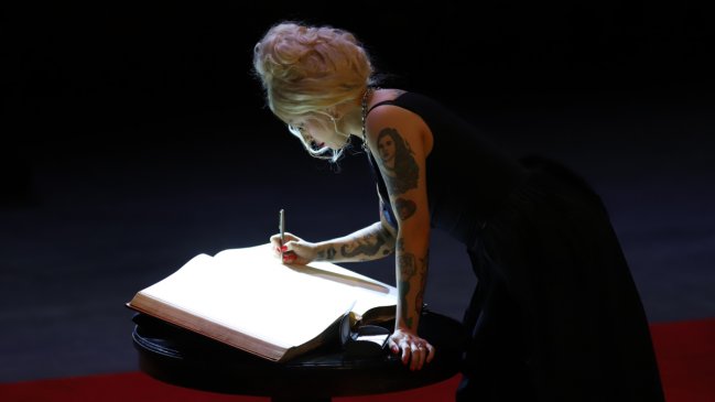 Mon Laferte es nombrada Hija Ilustre de Viña del Mar tras histórico paso por el Festival