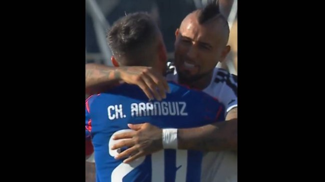[VIDEO] Vidal y Aránguiz protagonizaron un afectuoso abrazo en el Estadio Monumental