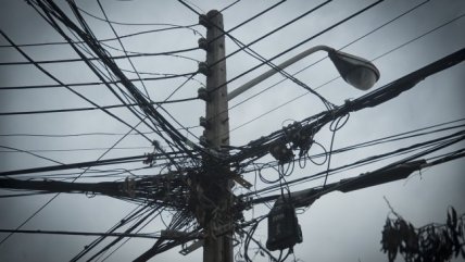   Ya rige la ley que obliga a empresas a retirar cables en desuso, promulgada por Piñera 