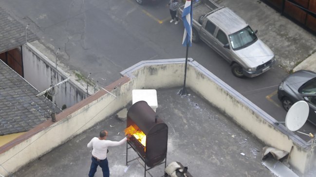 Ecuador expulsó a diplomáticos de Cuba y publicó video que los muestra quemando papeles