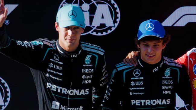 Russell ganó el sprint y Antonelli conquistó una histórica 