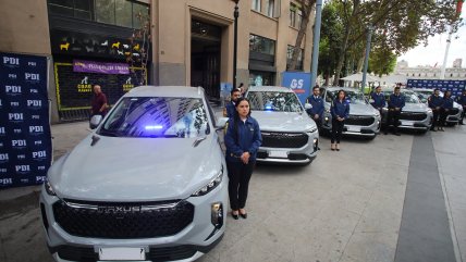   Gobierno Metropolitano entregó 15 nuevos vehículos a la PDI 