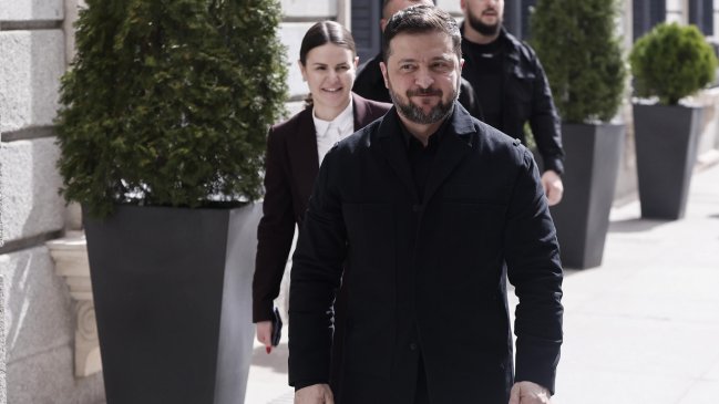 Zelenski se compromete ante la UE a restablecer suministro de petróleo lo antes posible