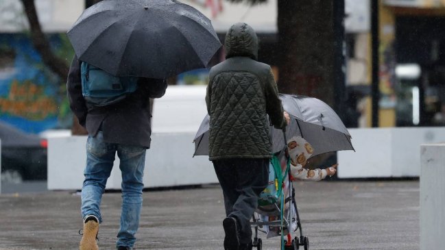 Sistema frontal: ¿A qué hora y en qué comunas de la capital caerá más agua?