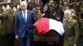 Puerto Montt: Kast asistió a funeral de sargento Figueroa y llamó a 