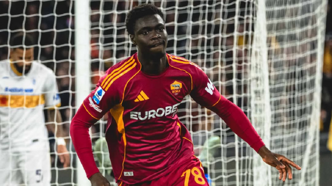 Lecce de Matías Pérez cayó ante AS Roma en la Serie A y se mantuvo en puestos de descenso