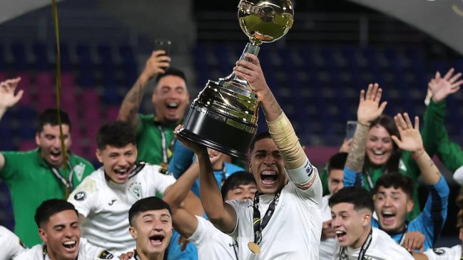 Claudio Bravo pidió oportunidades para los juveniles de Wanderers tras la consagración continental