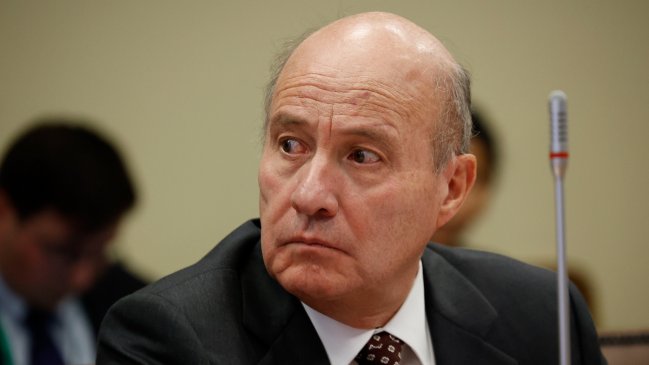 Diputados enrostraron a ministro Quiroz por alza en los combustibles: Le recordaron caso de colusión