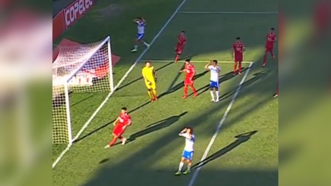 [VIDEO] El palo evitó el gol de Clemente Montes a Ñublense en la Copa de la Liga