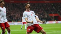 Polonia sufrió para remontar ante Albania y jugará ante Suecia por un cupo al Mundial 2026