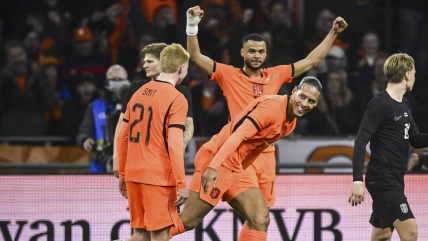  Países Bajos remontó ante Noruega en Amsterdam con goles de Van Dijk y Reijnders 