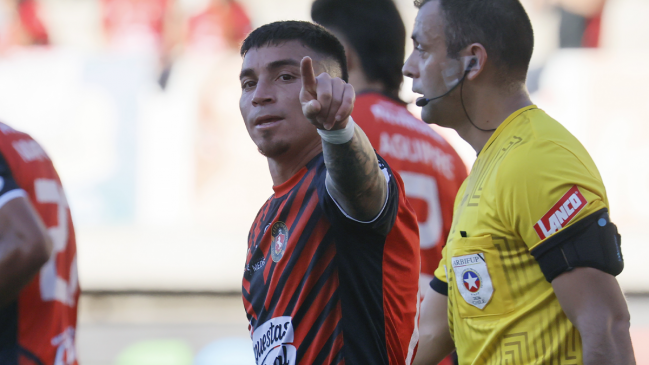 [VIDEO] Daniel Castro aprovechó error del portero y adelantó a Limache ante La Calera