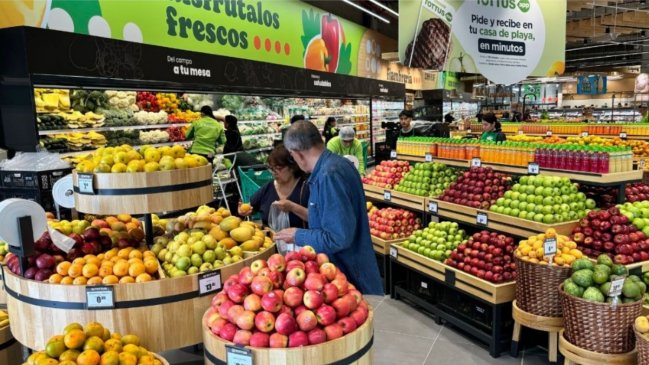 Dos cadenas de supermercados congelaron precios de productos básicos