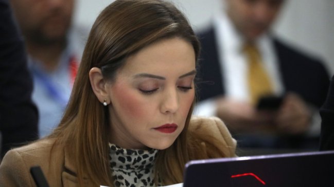 Presidenta del Senado por caso Camila Flores: 
