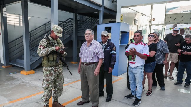 Perú amplió una hora la jornada electoral tras extensos retrasos en abrir centros de votación