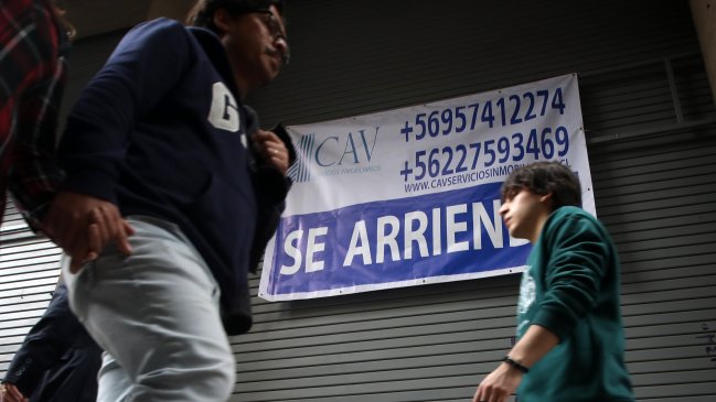 Ocho de cada diez chilenos deberán ajustar presupuesto ante alza de la UF sobre $40.000