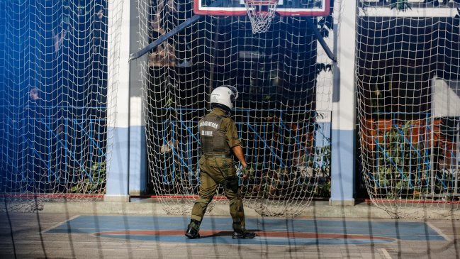 Estudiantes se sacaron foto con una escopeta en un baño en liceo de Talcahuano: detenidos