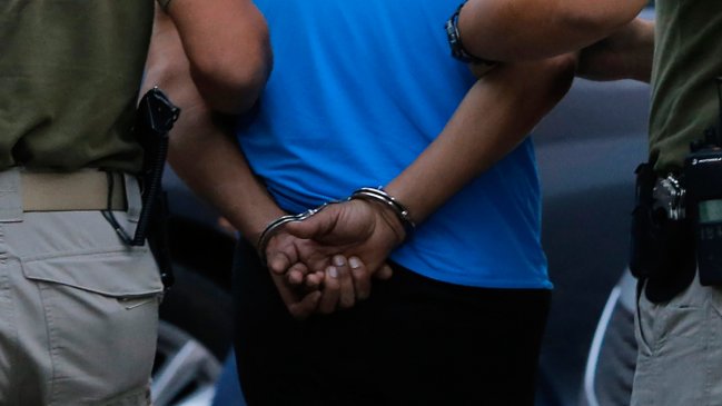 El Bosque: Carabineros detuvo a cuatro sujetos que descargaban carga robada