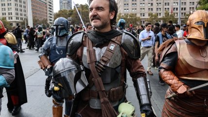 Darth Vader y el Mandaloriano marcharon por Santiago en el 