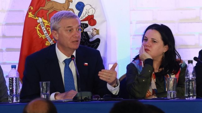 Kast afirmó que cambios en Junaeb buscan 