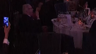 Invitado se hizo viral por seguir comiendo durante el intento de baleo a Trump