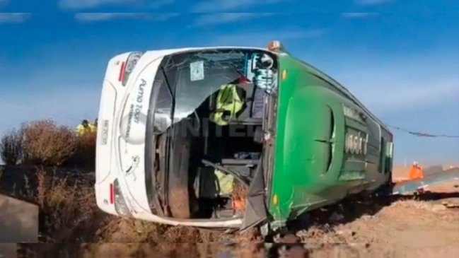 Volcamiento de bus chileno en Bolivia dejó al menos nueve muertos y 22 heridos