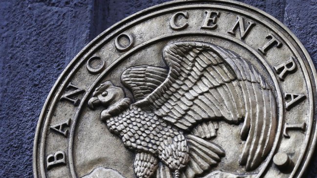 Imacec de marzo cayó 0,1%: Menor producción de bienes, amortiguada por comercio y servicios