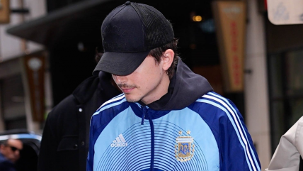   [VIDEO] Timothée Chalamet sorprendió asistiendo a una obra de teatro con la chaqueta de la selección argentina 