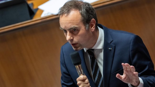 Francia prepara nuevas ayudas ante alza de los combustibles por una guerra 
