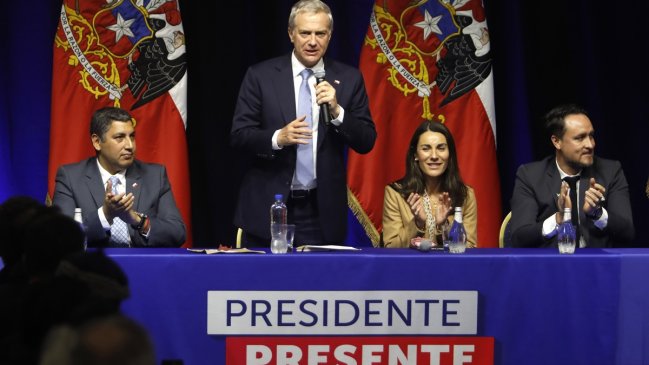 Kast rechaza críticas de oposición: Generaron baja en empleo y dicen que lo hicieron bien