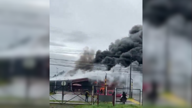 Una mujer murió en incendio que destruyó mall chino de Pitrufquén
