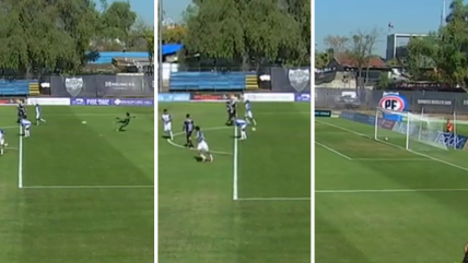   [VIDEO] Pelotazo al defensa en el trasero: El insólito autogol de Deportes Santa Cruz 