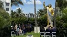 Inauguran una estatua dorada de Trump de 4,5 metros en su club de golf