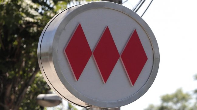 Falla dejó a personas atrapadas en ascensor de la estación Manquehue del Metro