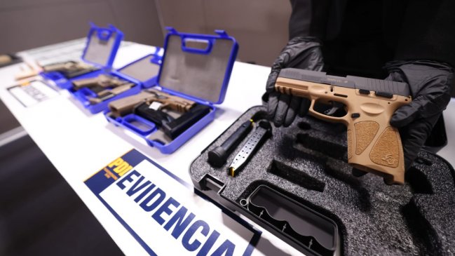 Turista argentino fue detenido por intentar vender cinco armas en Estación Central