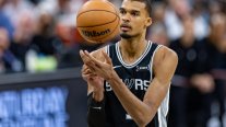 Wembanyama se cobró revancha de su expulsión y le devolvió la ventaja a los Spurs