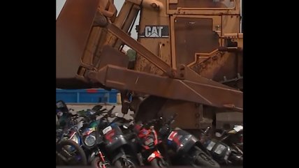   Nueva York aplica política de destrucción de motos ilegales 
