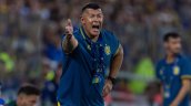 [VIDEO] ¿Holan o Almirón? El divertido momento que vivió el técnico de Rosario Central