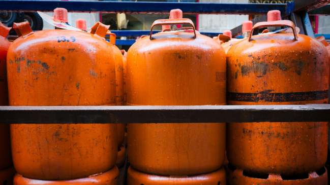 Municipios inician entrega independiente de vales de gas, pero dudan de su continuidad por recortes