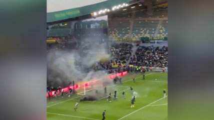   [VIDEO] Barristas de Nantes invadieron la cancha en duelo con Toulouse y causaron graves disturbios 
