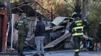 Incendio en Peñalolén dejó dos víctimas fatales y tres viviendas afectadas