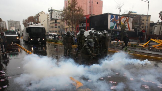 Delegación Metropolitana reportó 35 detenidos tras marcha estudiantil en Santiago