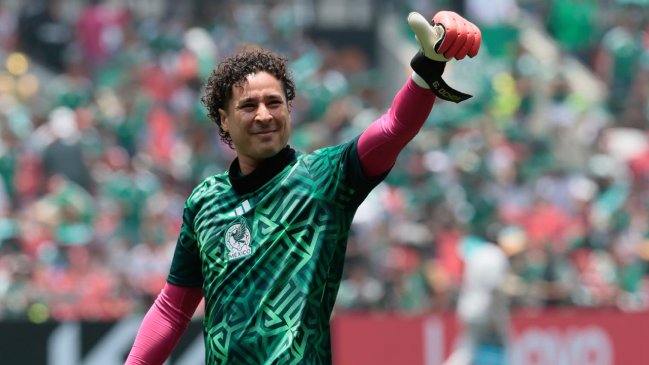 Guillermo Ochoa se convirtió en el primer futbolista en participar en seis Copas del Mundo