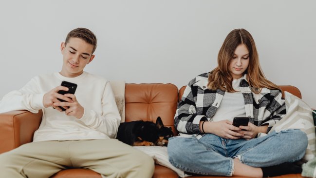 Reino Unido prohibirá el uso de redes sociales a menores de 16 desde este lunes