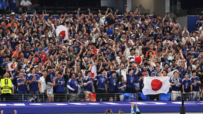 Como es costumbre: Hinchas de Japón limpiaron el estadio tras empate con Países Bajos