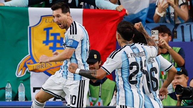 Argentina se estrenó en el Mundial con una noche histórica de Messi para golear a Argelia