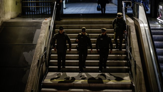 Ministro Arrau encabezó masivo copamiento policial en Línea 1 del Metro